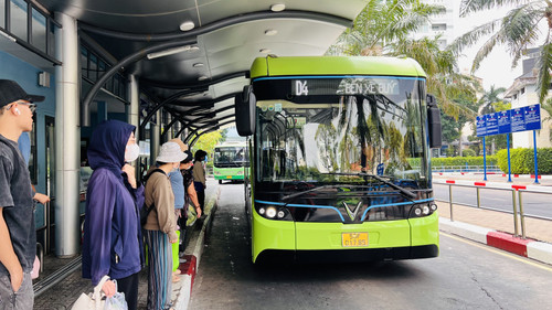 TẠM ĐIỀU CHỈNH LỘ TRÌNH XE BUÝT PHỤC VỤ HOẠT ĐỘNG KỶ NIỆM 50 NĂM GIẢI PHÓNG MIỀN NAM.jpg