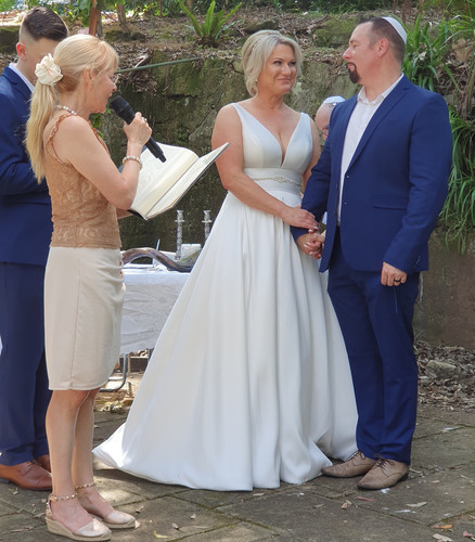 Wedding Celebrant in Sydney.jpg