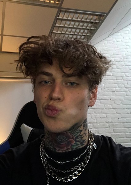 actor aaron liebregts 275349 large.jpg