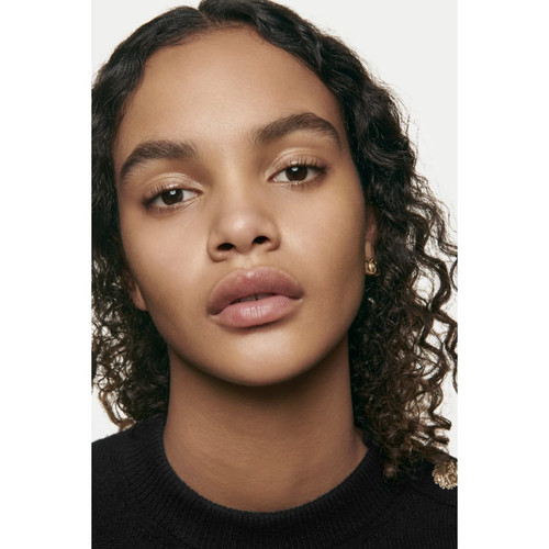 n 1 de chanel revitalizing foundation illuminates moisturizes protects bd61 1fl oz application visua.jpg