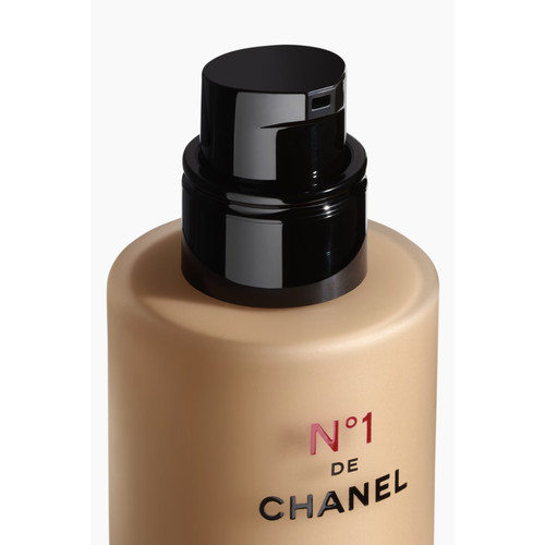 n 1 de chanel revitalizing foundation illuminates moisturizes protects bd61 1fl oz packshot alternat.jpg