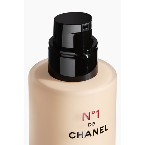 n 1 de chanel revitalizing foundation illuminates moisturizes protects bd01 1fl oz packshot alternat.jpg