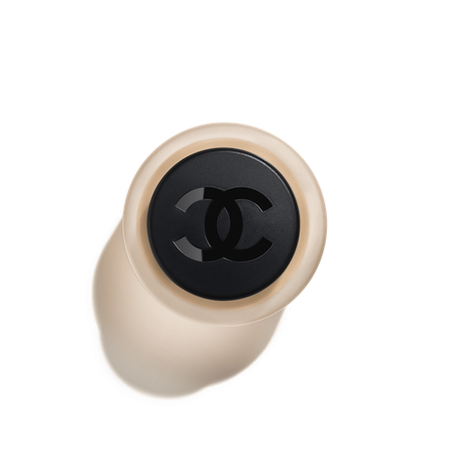 n 1 de chanel revitalizing foundation illuminates moisturizes protects b20 1fl oz packshot alternati.png
