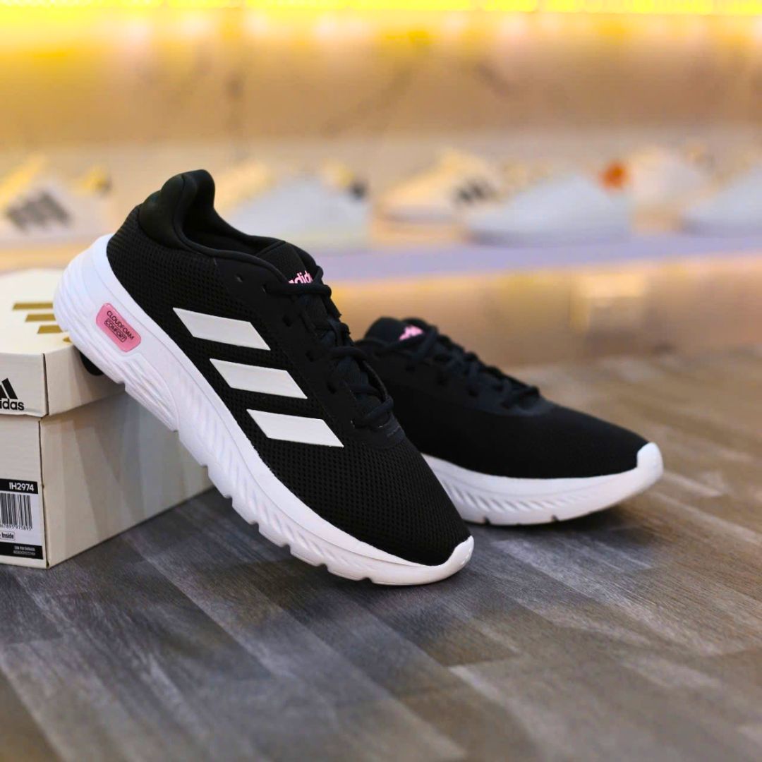 Tênis Cloudfoam Comfy Preto & Branco adidas