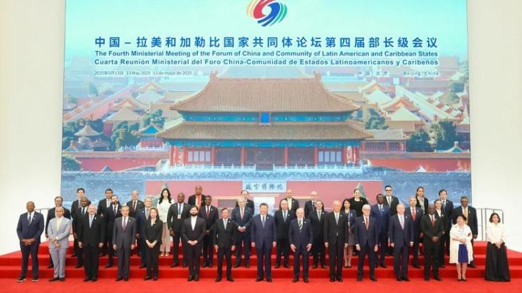 Argentina al revés del mundo: no firmó el documento final de la CELAC-China que promueve el multilateralismo