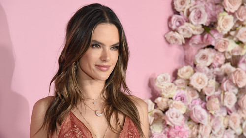 Alessandra Ambrosio Beauty Picks 01.jpg