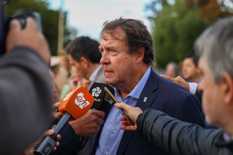La guerra del gas: Weretilneck pone el foco en las inversiones para pasar el mal trago de la fallida planta de GNL