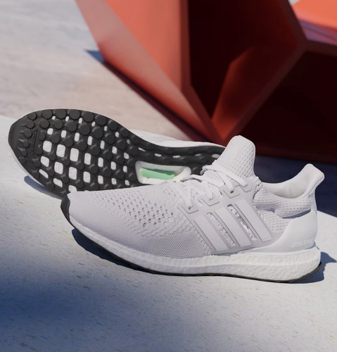 Tênis Adidas Ultraboost 1.0.jpg