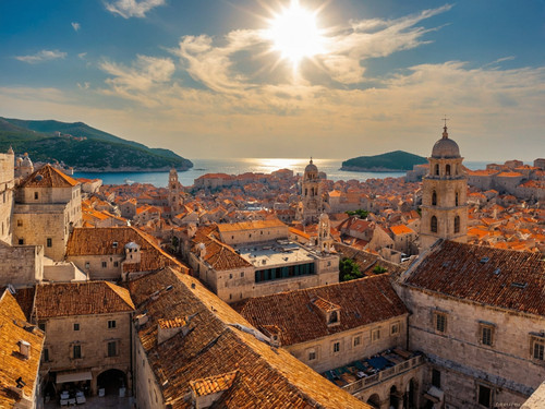 Leonardo Kino XL dubrovnik old town rooftops sunny day 2.jpg
