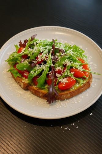 Avocado bruschetta.jpg