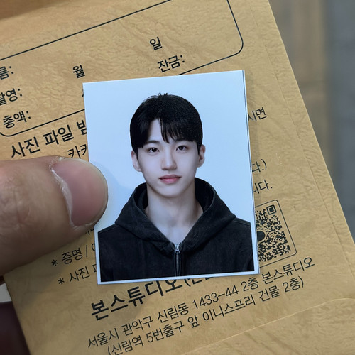 Photo by 최승우 on March 31, 2025. Có thể là hình ảnh về 1 người và văn bản cho biết '일 잔금 nИn 80 송액 사진.jpg