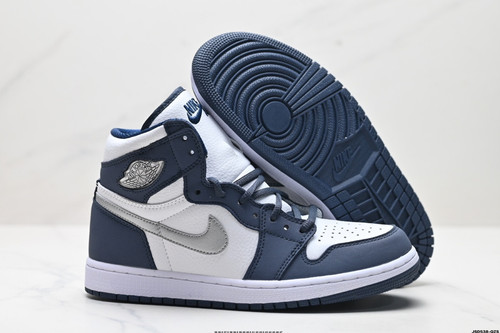 Nike Air Jordan 1 Retro High OG white purple.jpg