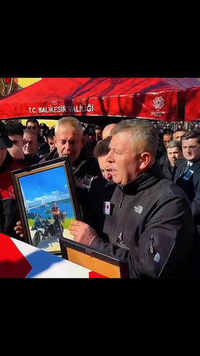 YxUHFvGJ1JmP WUK.jpg