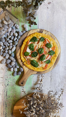 Smoked Salmon spinach Pizza.jpg