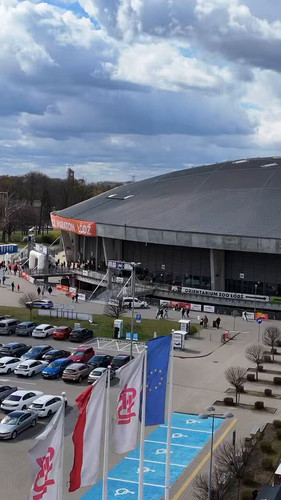 D45sDyqla5rChKt .jpg