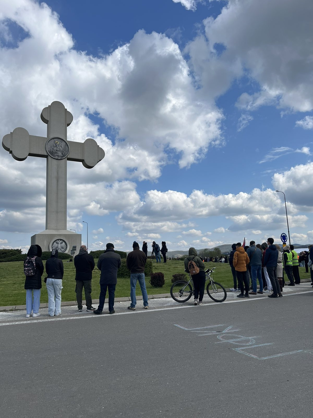Preusmeren saobraćaj zbog blokade kružnog toka kod Đurđevdanskog krsta