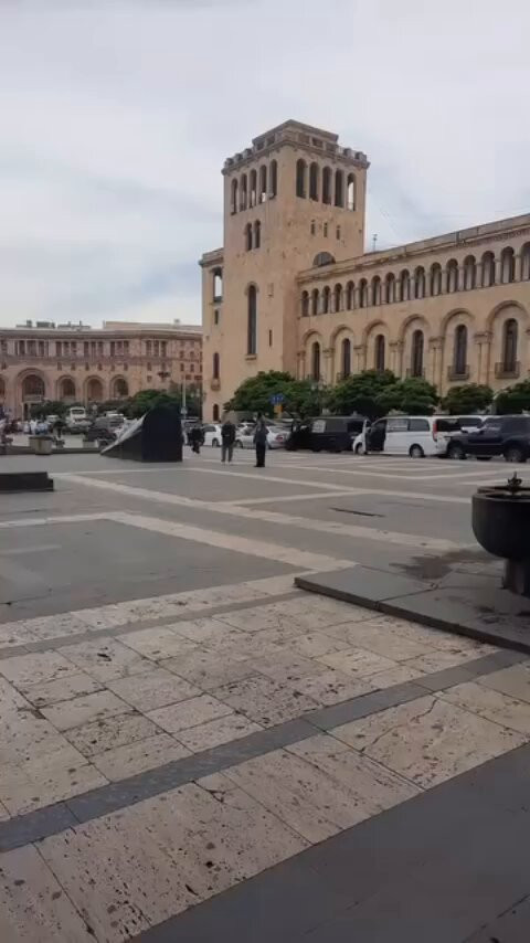 ZKR8u 9WiVaOYqJV.jpg