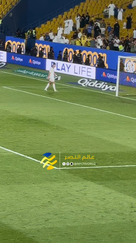 eRmXzhbh3GvrScZB.jpg