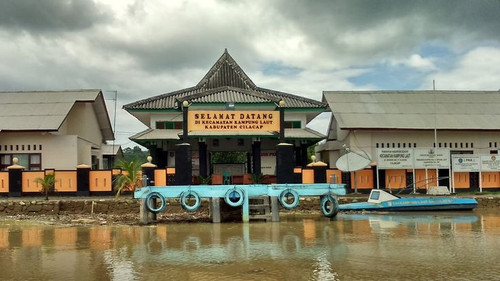 Pesona Tersembunyi di Kampung Laut.jpg