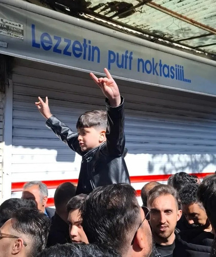 GrjYY4XasAA 9zE.jpg