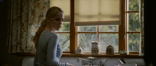 The.Amityville.Horror.2005.2160p.UHD.Blu ray.DV.x265.10bit.DTS HD.MA.5.1 HDS.mkv 002954.686.png