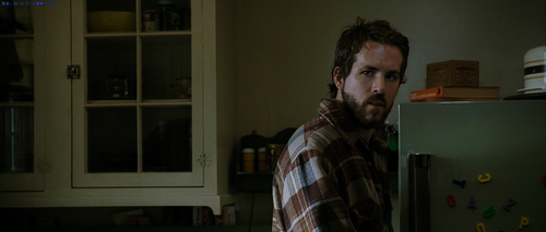 The.Amityville.Horror.2005.2160p.UHD.Blu ray.DV.x265.10bit.DTS HD.MA.5.1 HDS.mkv 002937.208.png