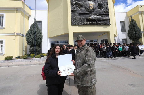 GoLt11nXQAAauct.jpg
