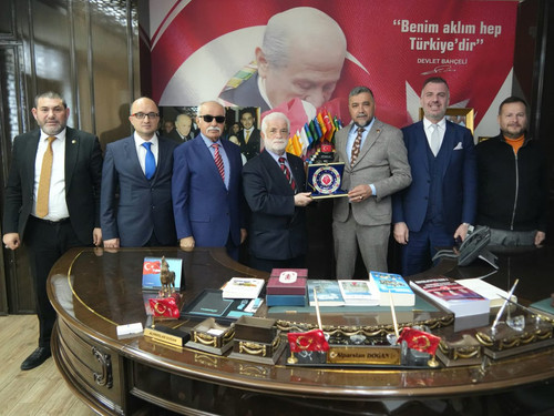 GoBA53MXQAESxSq.jpg