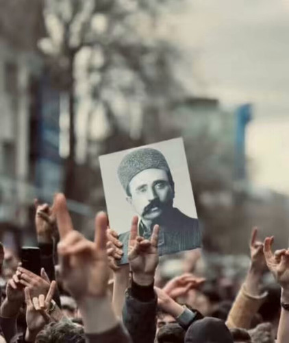 DzEaS0mGOFvzrVIr.jpg