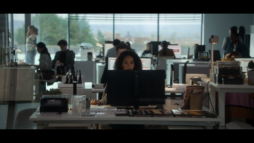 Black.Mirror.S07E02.Bete.Noire.1080p.NF.WEB DL.CZ EN.DD+5.1.H.264 FLUX.mkv snapshot 24.40 [2025.04.1