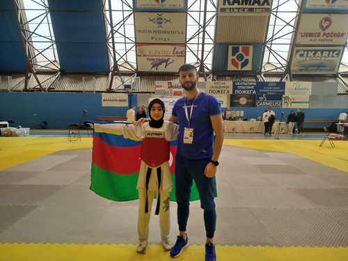GoA9POyWkAAXIvB.1