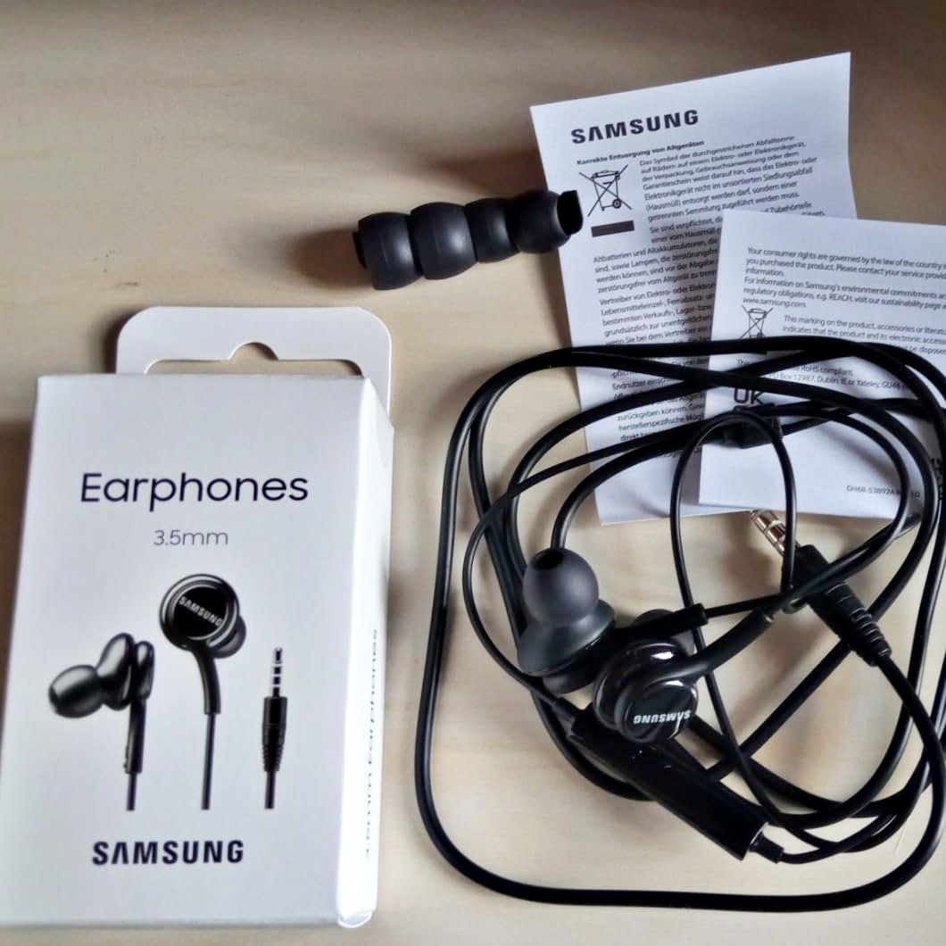 SAMSUNG Fone Estereo Com Fio E Controle Preto