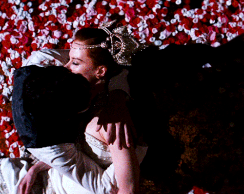 tumblr 027c6f159d276de5329baaa7a2533abe 45a65c7c 540.gif