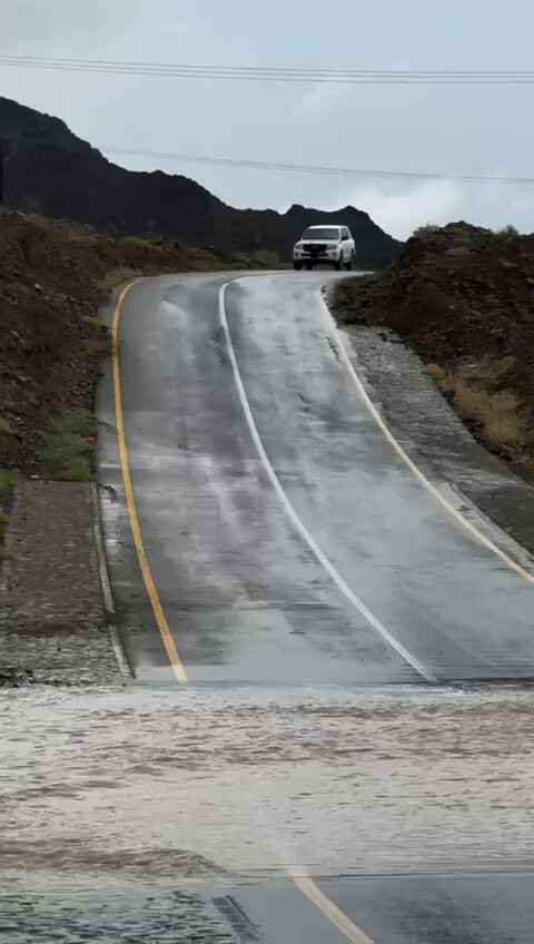 R lhaoIq1dKj5nHT.jpg