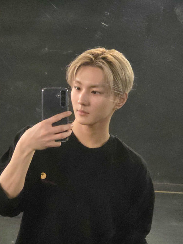 weverse 20250411111636 137217565.jpg