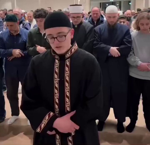 I9SBfZSEDyuC0ux .jpg