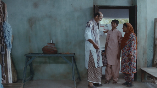 Gunjal.2023.1080p.AMZN.WEB DL.DD+2.0.H.264 playWEB.0:33:16.png