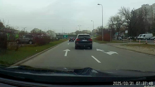 YLkHtKlpu7rMp9DU.jpg