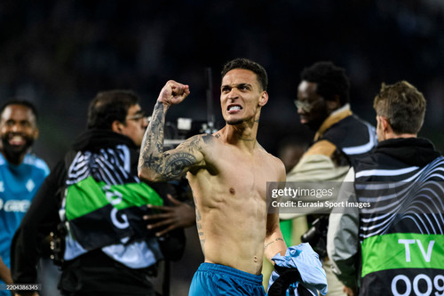 GUIMARAES, PORTUGAL - MARCH 13: Antony dos Santos of Betis celebrates with his teammates after winni.jpg