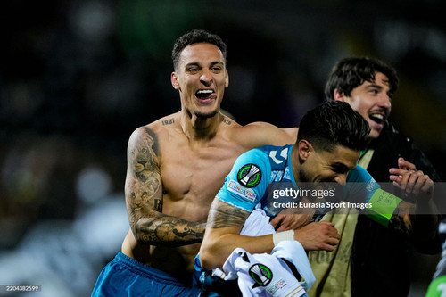 GUIMARAES, PORTUGAL - MARCH 13: Antony dos Santos of Betis (L) celebrates with his teammate Marc Bar.jpg