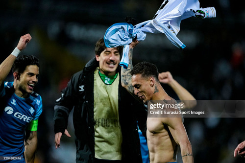GUIMARAES, PORTUGAL - MARCH 13: Antony dos Santos of Betis celebrates with his teammates after winni.jpg