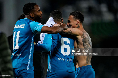 GUIMARAES, PORTUGAL - MARCH 13: Antony dos Santos of Betis (R) celebrates with his teammates after w.jpg