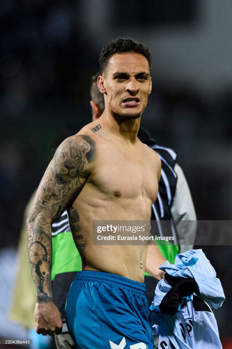 GUIMARAES, PORTUGAL - MARCH 13: Antony dos Santos of Betis celebrates with his teammates after winni.jpg
