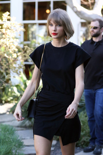 taylor swift in mini dress shopping in west hollywood 2 24 2016 51666b973c3b8efc7.jpg