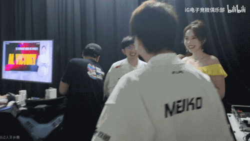 1000125317.gif