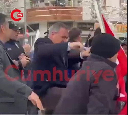 GoRM5kHWYAIJm49.jpg