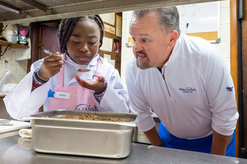 GoNX2a8bYAQa5Qz.jpg