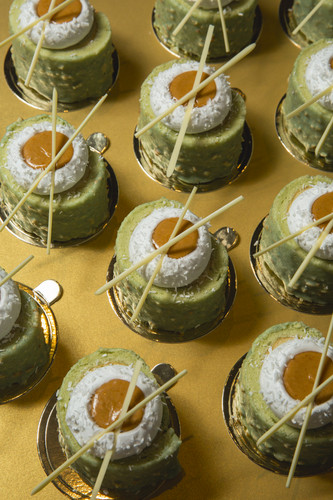 pandan cashew roll cake.jpg