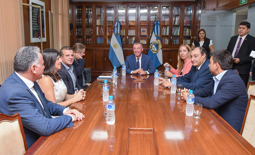 El vicegobernador Fabián Martín encabezó la firma de un acuerdo con la Superintendencia de Riesgos del Trabajo para mejorar la prevención de accidentes y enfermedades en el ámbito laboral.