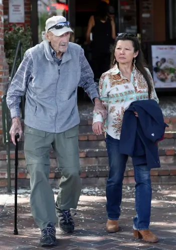 gene hackman 94 out in public with wife betsy arakawa v0 np108wnbdjrc1